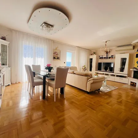 A6 - Spacious W Pool Terrace And Sea View